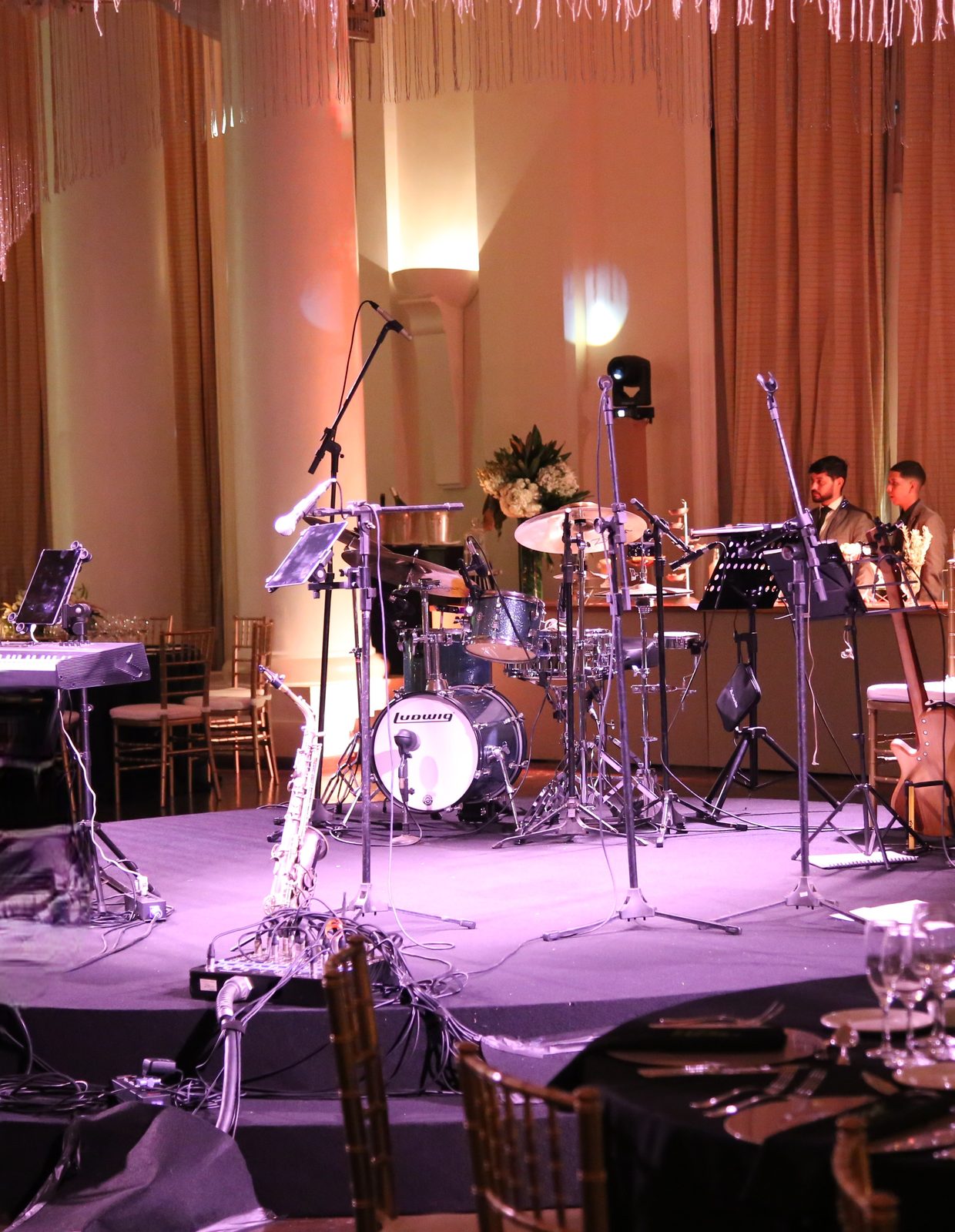 Elegant behind-the-scenes of a Sunset Jazz performance