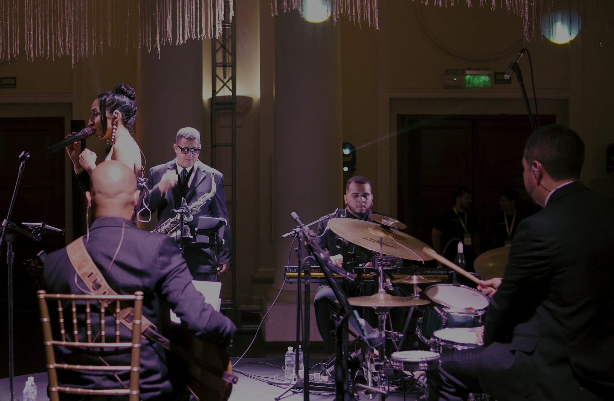 La banda Sunset Jazz en una presentación en vivo en un evento de gala